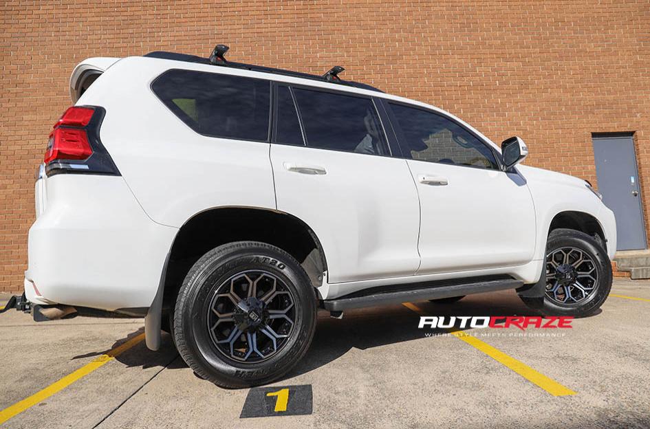 TOYOTA LANDCRUSIER REPLAY GLOSS BLACK MACHINED DARK TINT